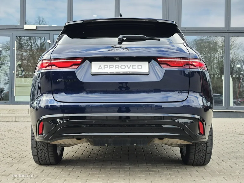 Jaguar F-Pace 10