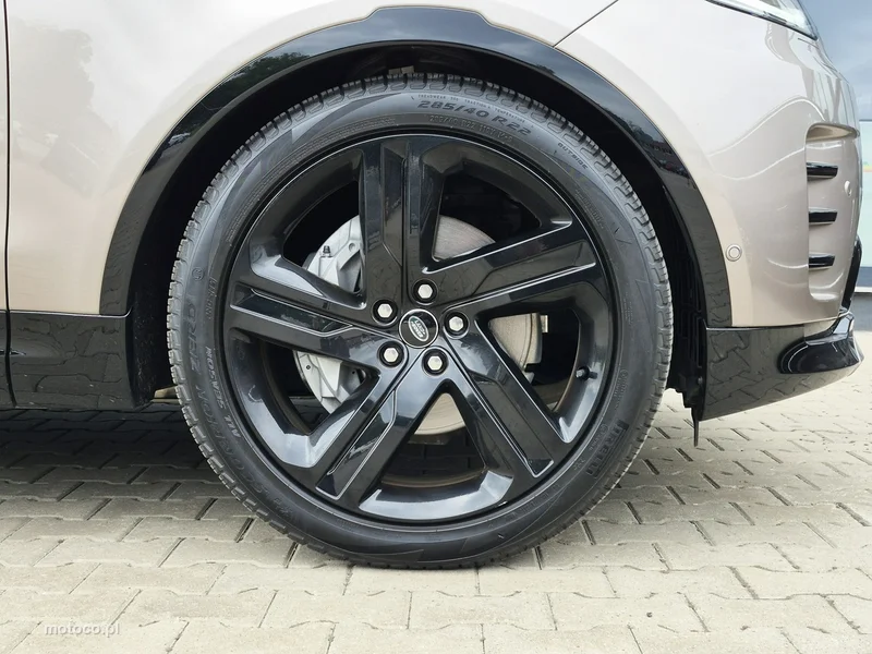 Land Rover Discovery 9