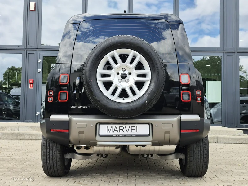 Land Rover Defender 11