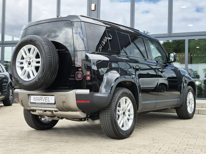 Land Rover Defender 12