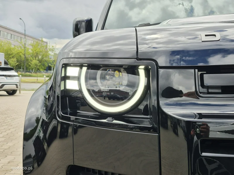 Land Rover Defender 13