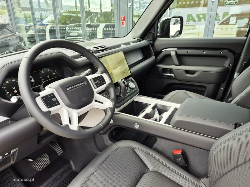 Land Rover Defender 19