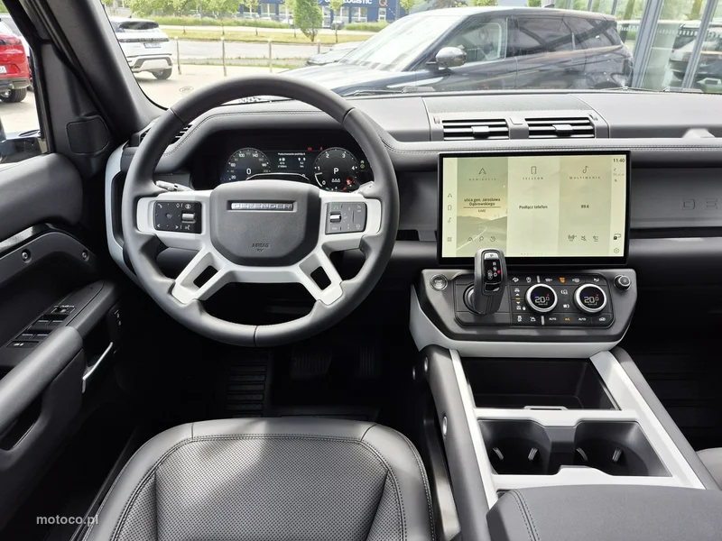 Land Rover Defender 27