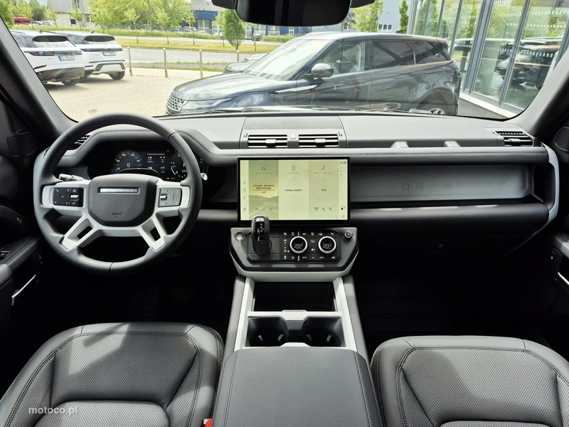 Land Rover Defender 28