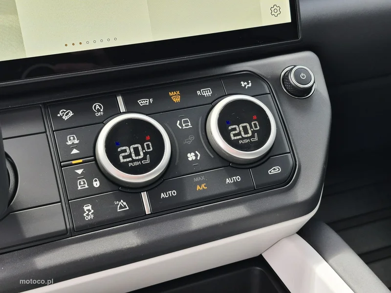 Land Rover Defender 34