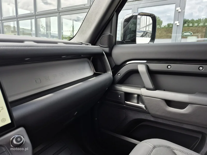 Land Rover Defender 36