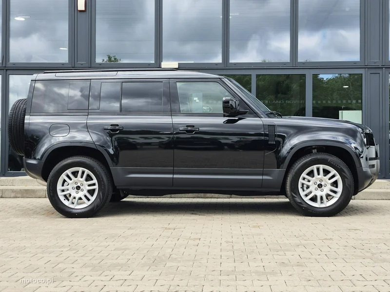 Land Rover Defender 5