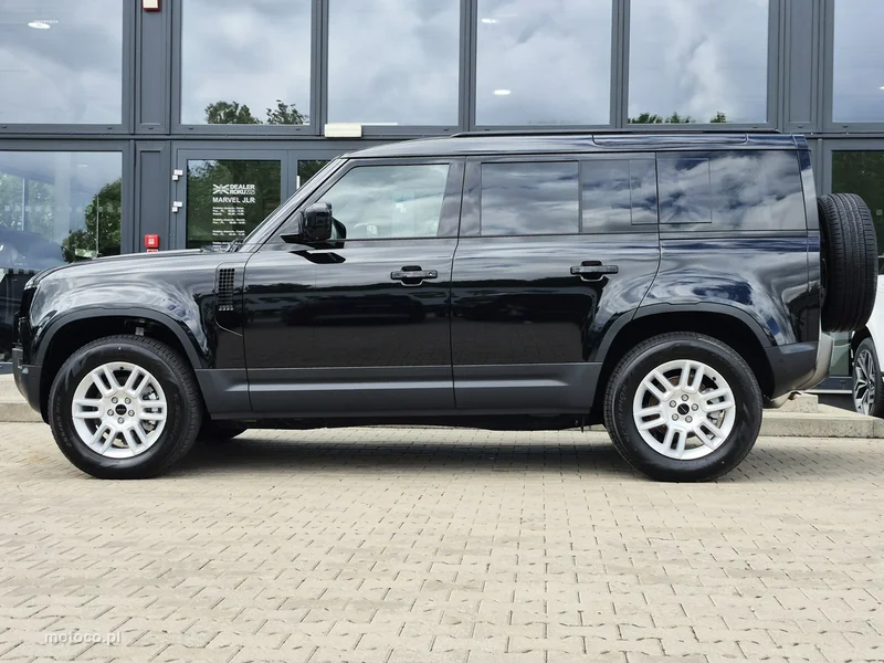 Land Rover Defender 6