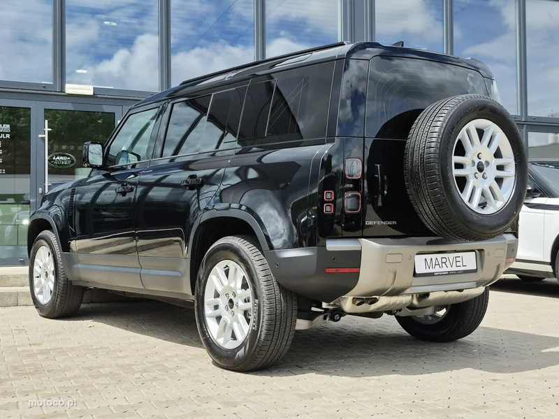 Land Rover Defender 10