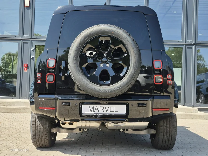 Land Rover Defender 11