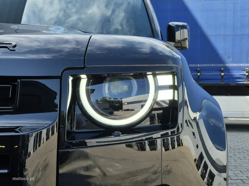 Land Rover Defender 13
