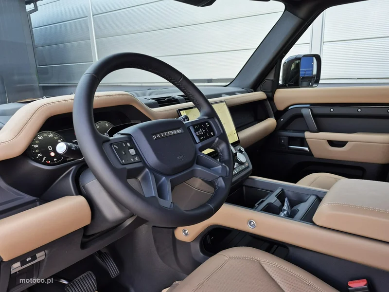 Land Rover Defender 20