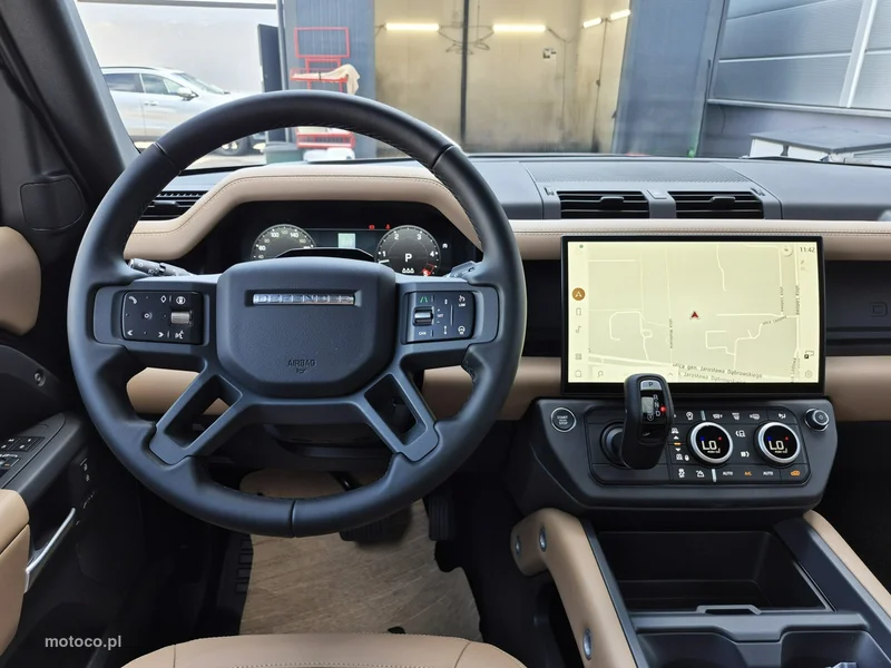 Land Rover Defender 28