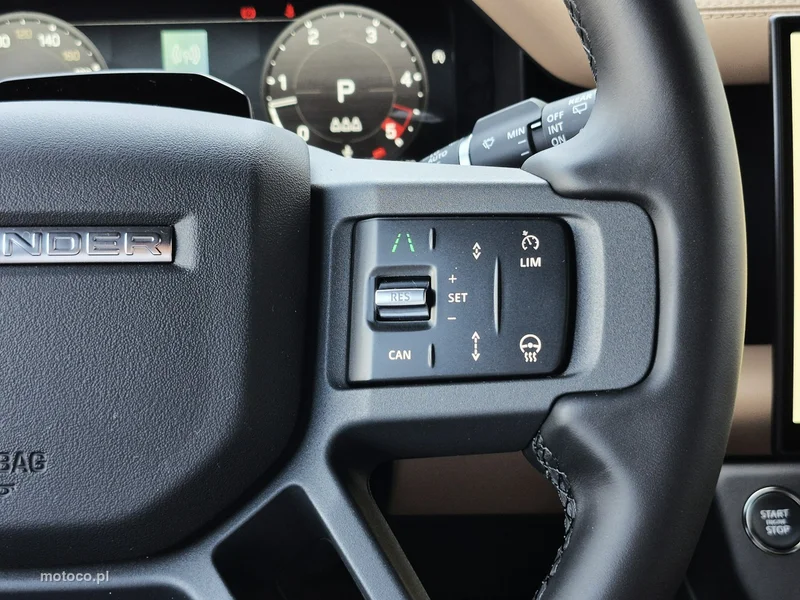Land Rover Defender 31