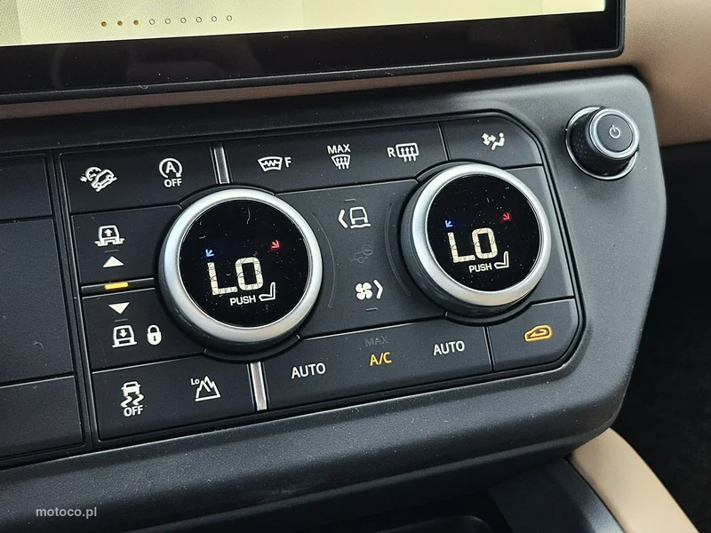 Land Rover Defender 36