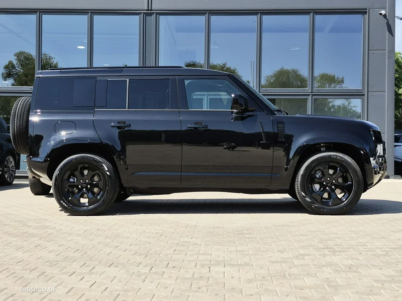Land Rover Defender 5