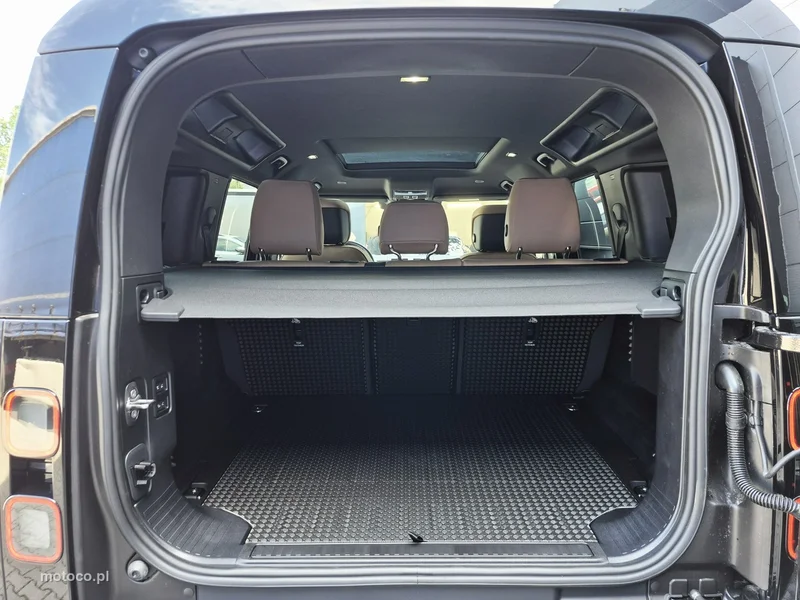Land Rover Defender 41