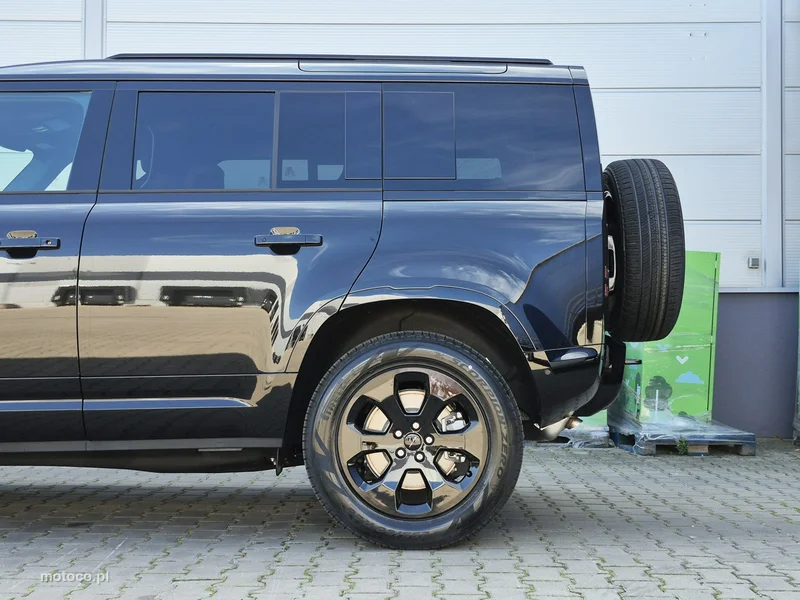 Land Rover Defender 8