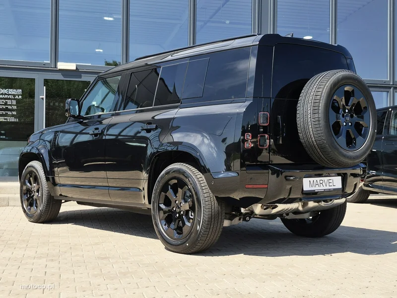 Land Rover Defender 10