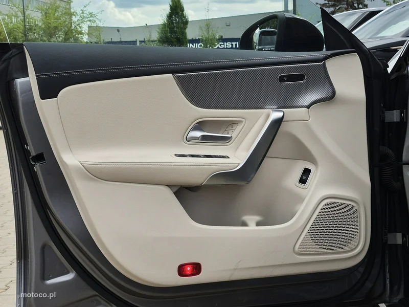 Mercedes-Benz CLA C118 CLA 200 18