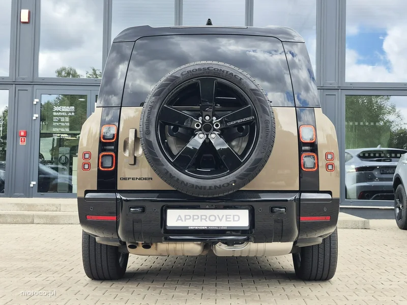 Land Rover Defender 11