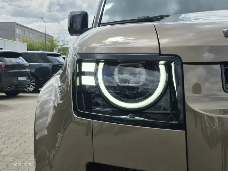 Land Rover Defender 13