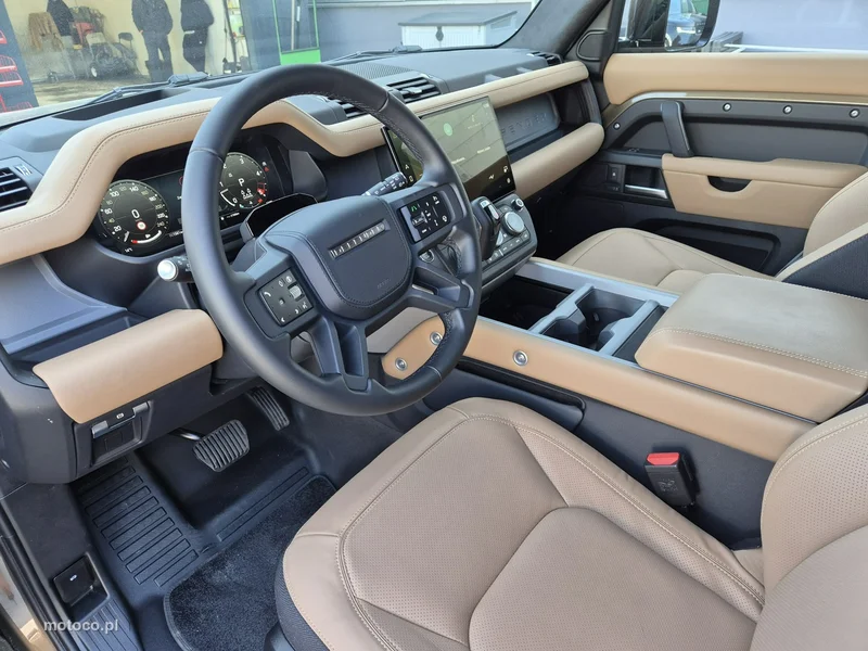 Land Rover Defender 20