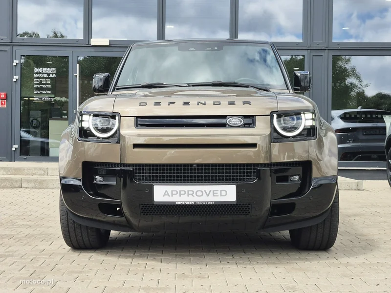 Land Rover Defender 3