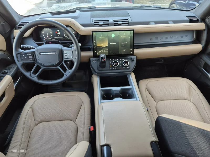 Land Rover Defender 33