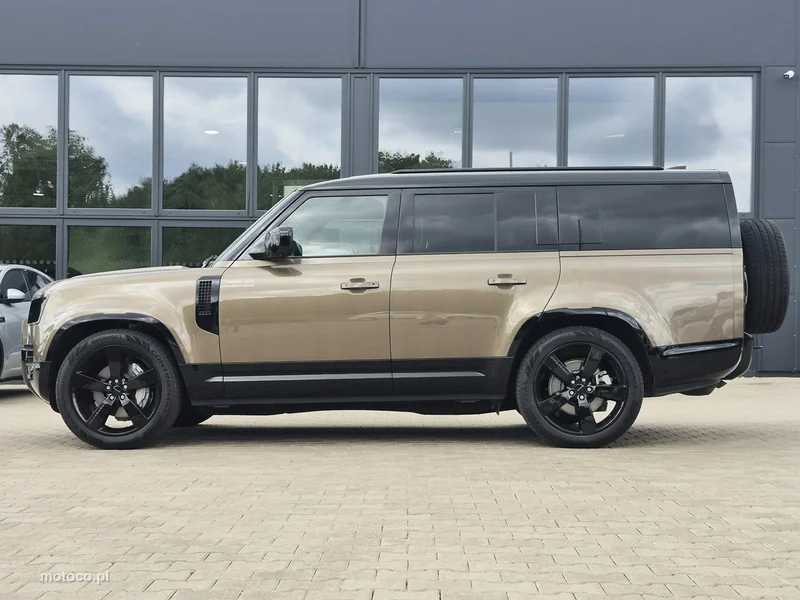 Land Rover Defender 6