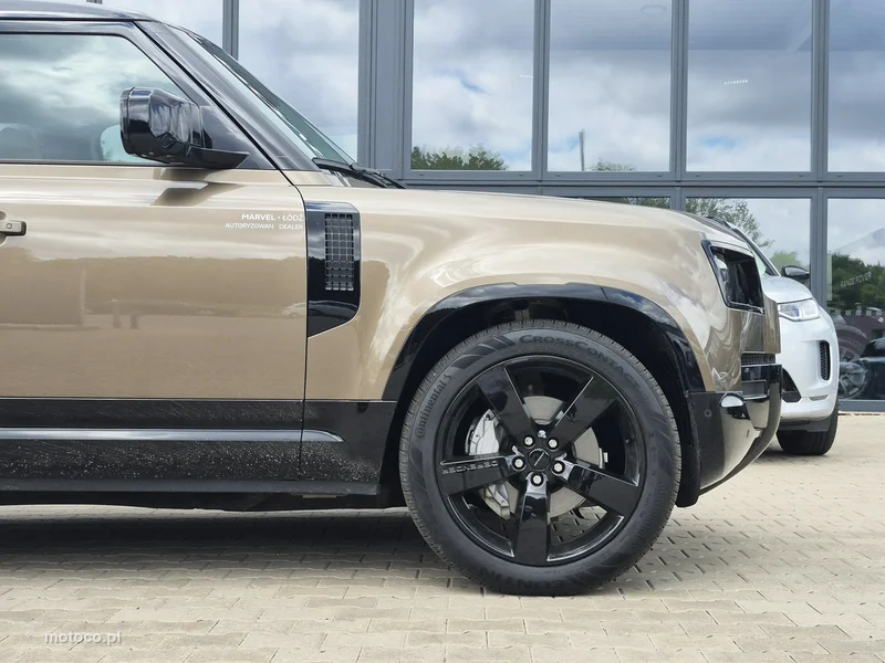 Land Rover Defender 8