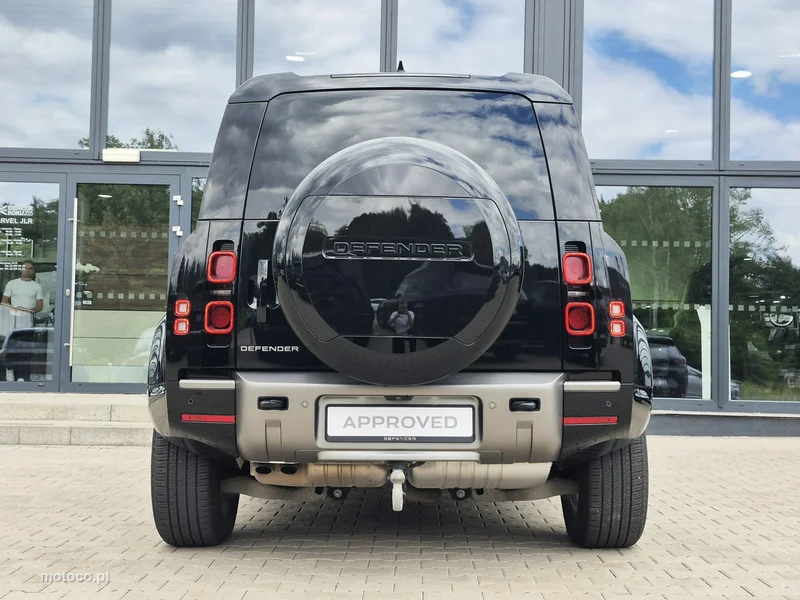 Land Rover Defender 11