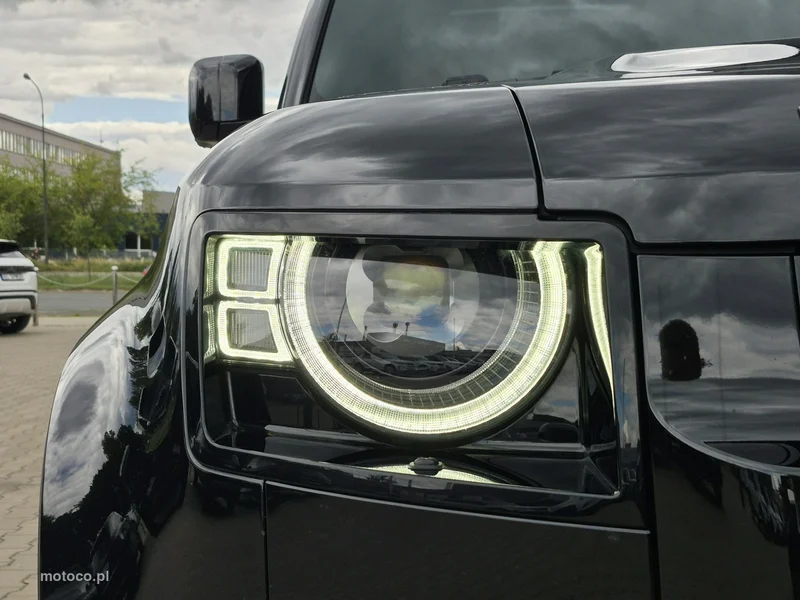 Land Rover Defender 13