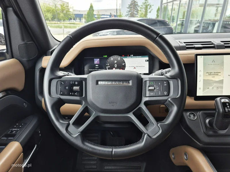 Land Rover Defender 29