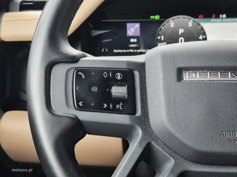 Land Rover Defender 32