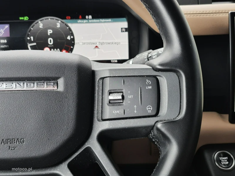 Land Rover Defender 33