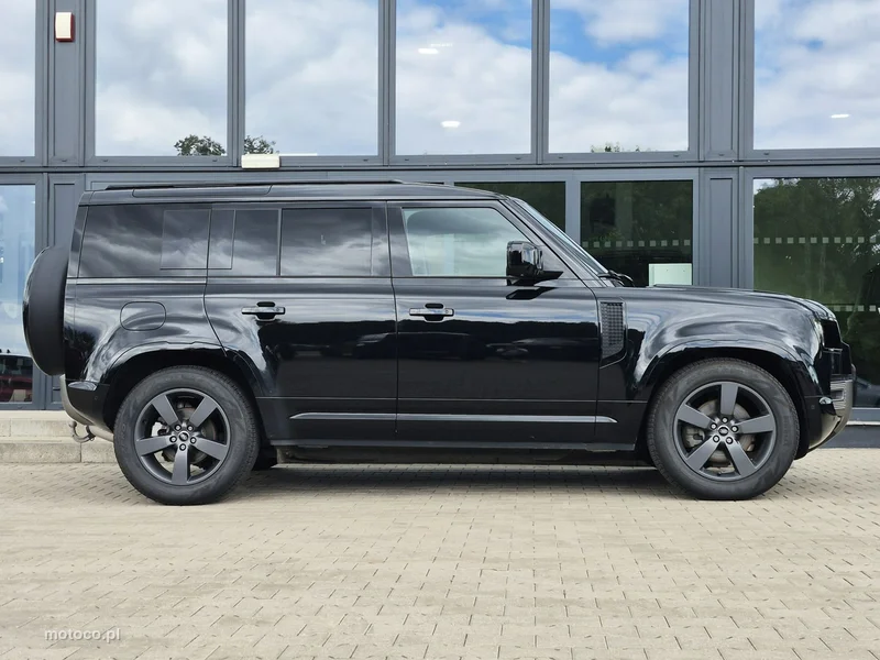 Land Rover Defender 5