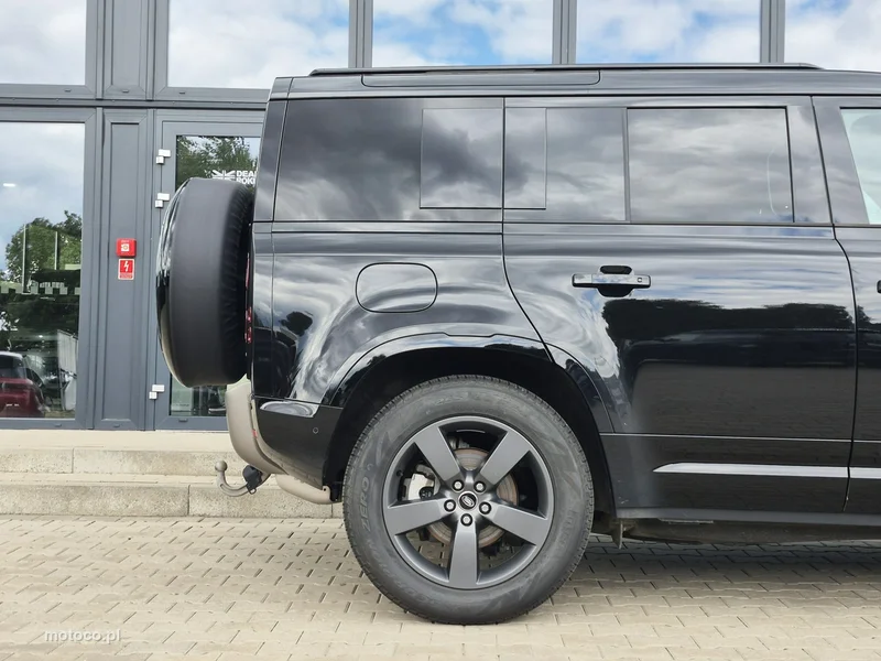 Land Rover Defender 7