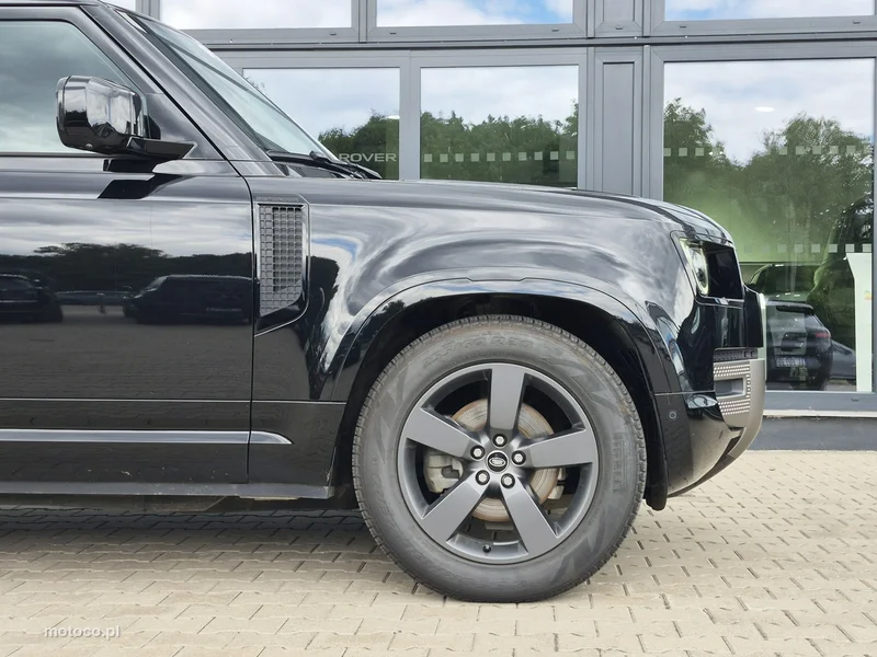 Land Rover Defender 8