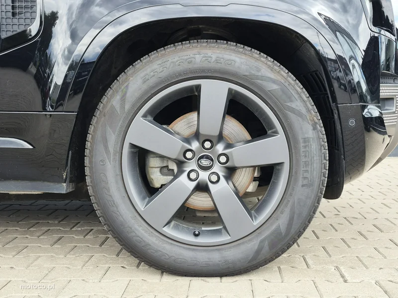 Land Rover Defender 9