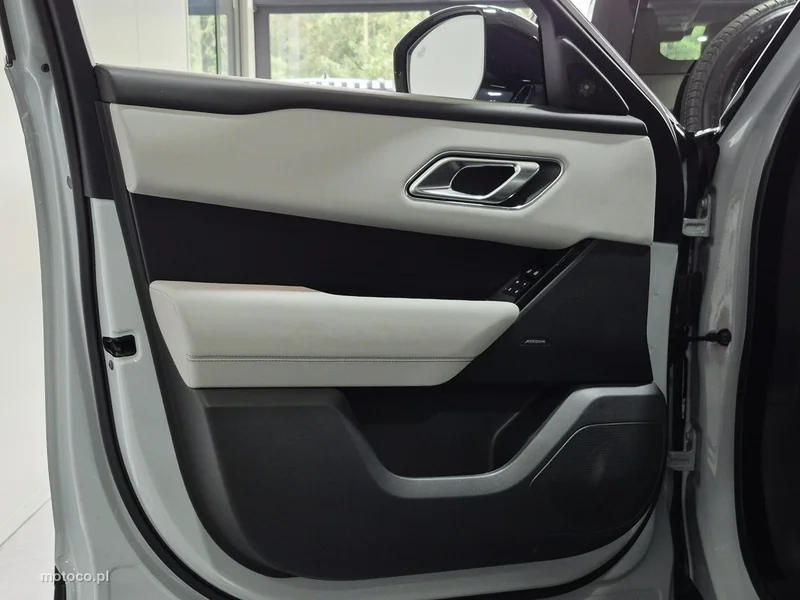 Land Rover Range Rover Velar 17