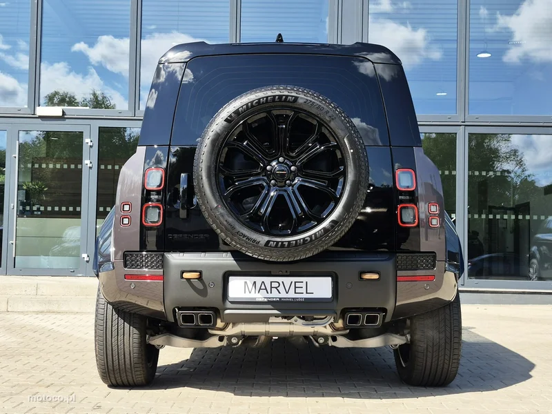 Land Rover Defender 11