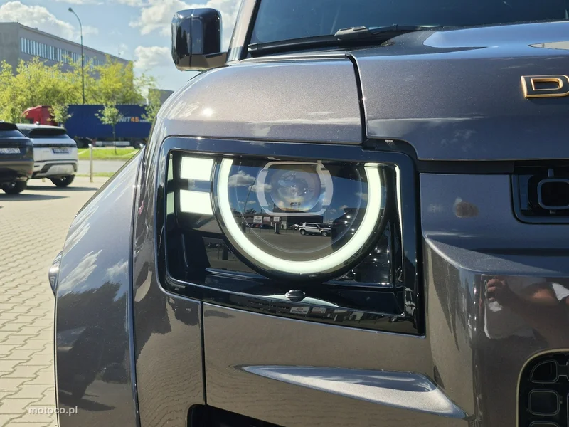Land Rover Defender 13