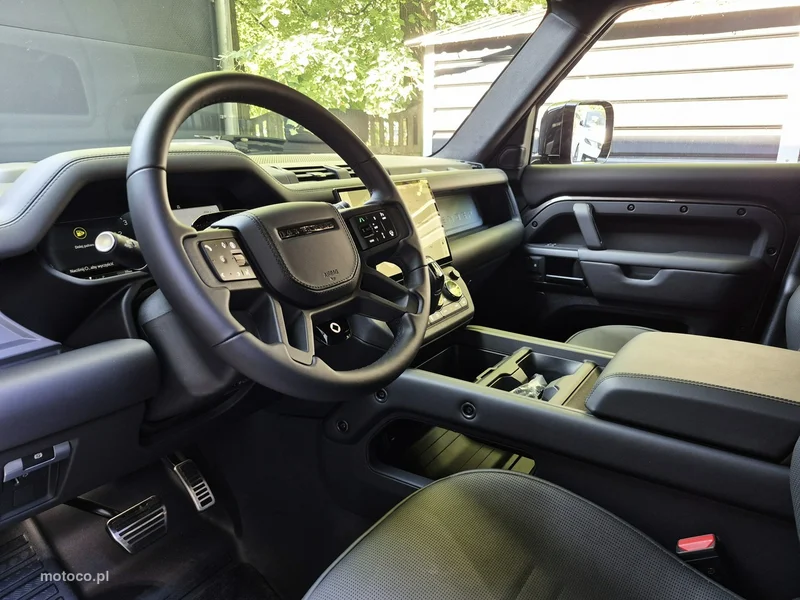 Land Rover Defender 20