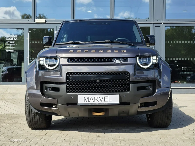 Land Rover Defender 3