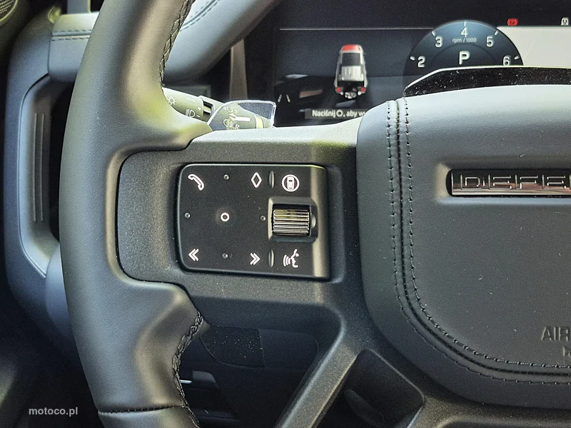 Land Rover Defender 28