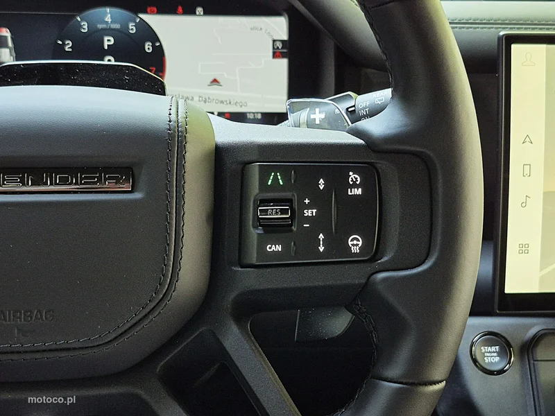Land Rover Defender 29