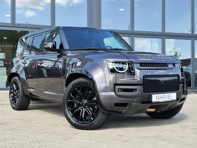 Land Rover Defender 4