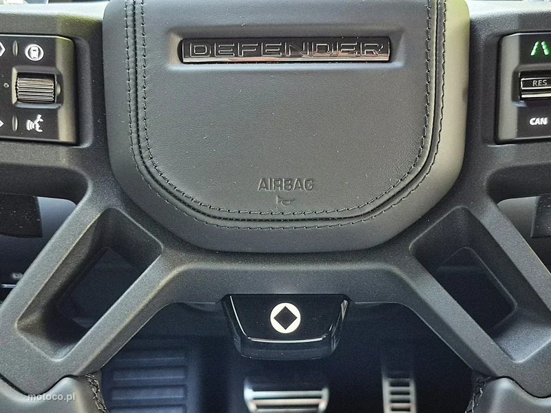 Land Rover Defender 32