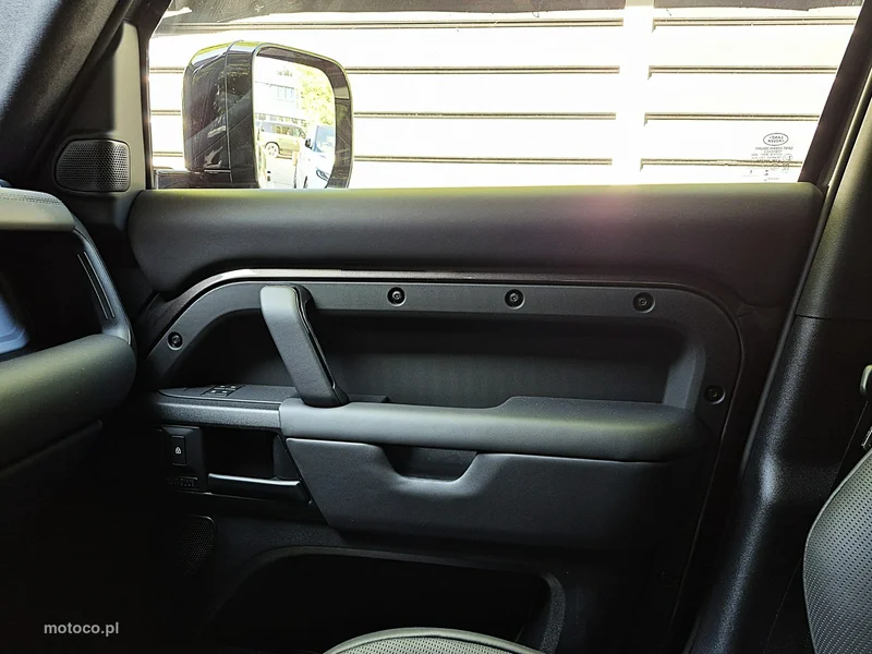 Land Rover Defender 36